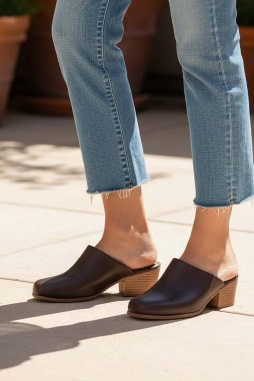 Patina Brown Leather Block Heel Mules. 7.5 women’s